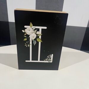 Floral Monogram 'I' Black Plaque